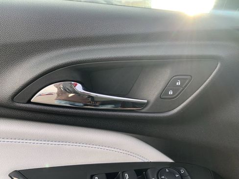 Used 2025 Chevrolet Trax LT w/ LT Convenience Package image 21