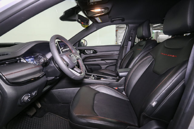 Used 2026 Jeep Compass Trailhawk AWD/4WD image 40