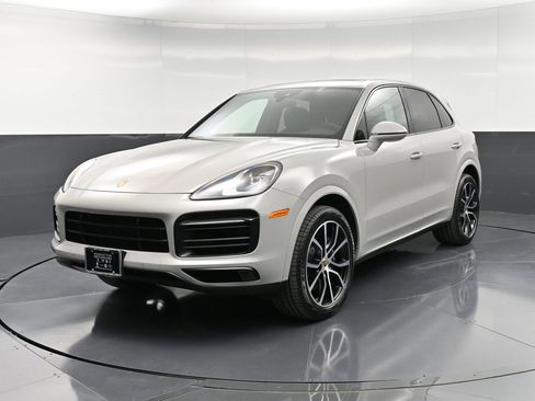 Certified 2023 Porsche Cayenne Platinum Edition image 1