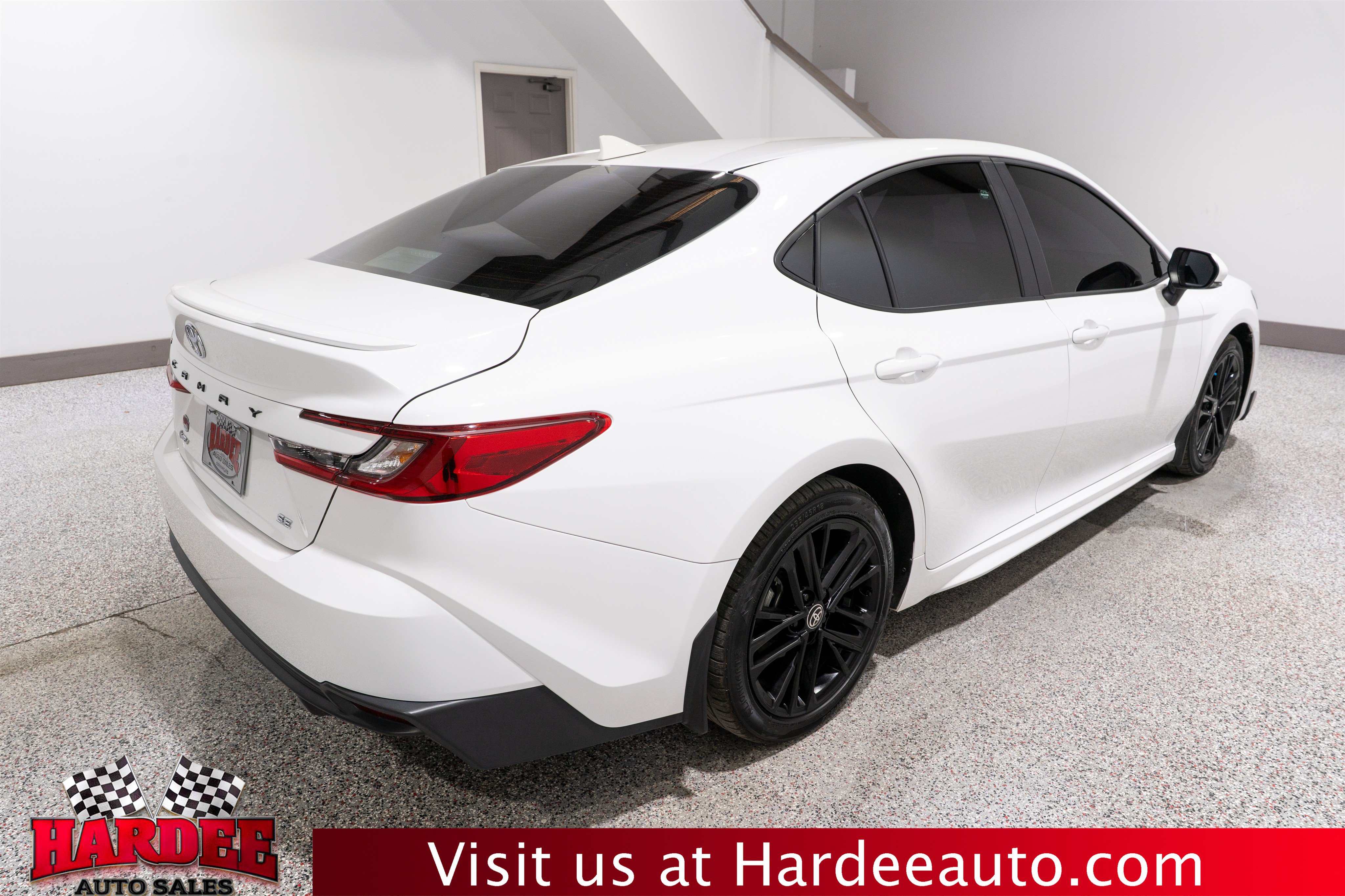 Used 2025 Toyota Camry SE FWD image 5