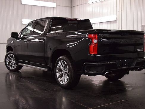 Used 2020 Chevrolet Silverado 1500 High Country w/ Technology Package AWD/4WD image 5