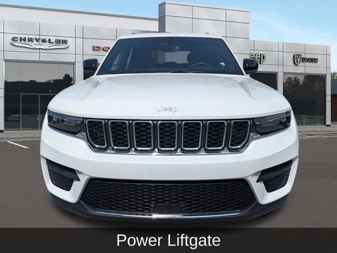 Used 2024 Jeep Grand Cherokee Laredo X w/ Luxury Tech Group I AWD/4WD image 9