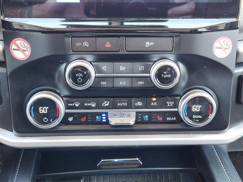 Used 2024 Ford Expedition Max XLT image 19