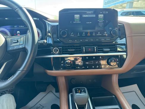 Used 2024 Nissan Pathfinder Platinum w/ Black Appearance Package image 22