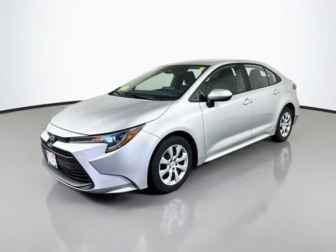 Used 2024 Toyota Corolla LE FWD image 2