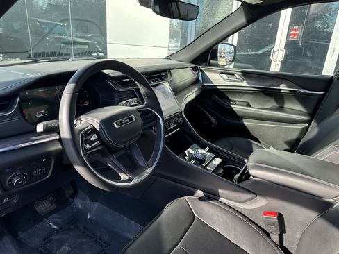 Used 2023 Jeep Grand Cherokee Overland w/ MOPAR Finishing Package image 12