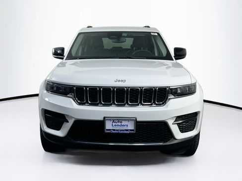 Used 2023 Jeep Grand Cherokee Laredo w/ Luxury Tech Group I AWD/4WD image 2