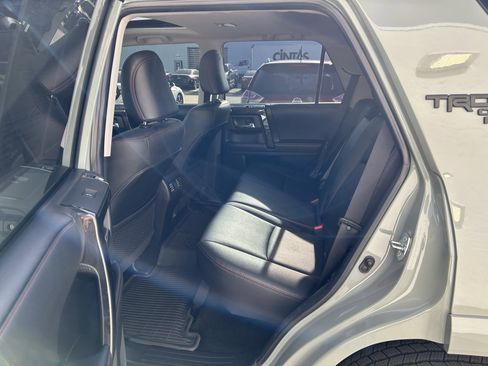 Certified 2022 Toyota 4Runner TRD Off-Road Premium w/ Moonroof Package AWD/4WD image 17