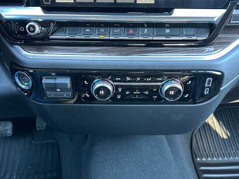 New 2026 GMC Sierra 1500 Elevation image 25