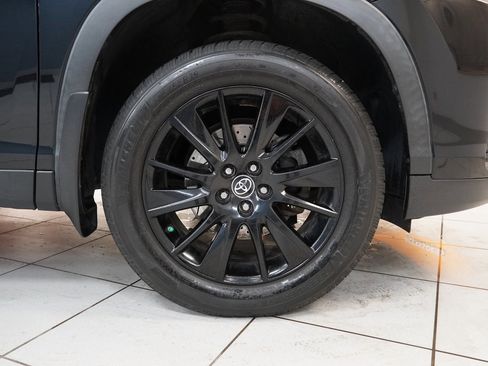 Used 2019 Toyota Highlander SE image 13