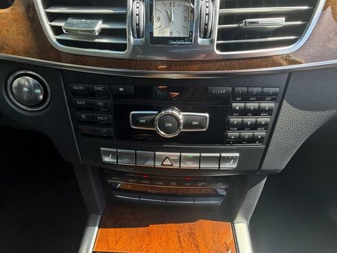 Used 2014 Mercedes-Benz E 350 4MATIC Sedan image 20