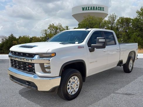 Used 2023 Chevrolet Silverado 2500 LT image 2