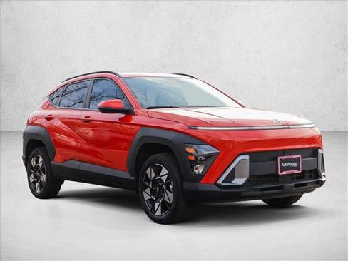 Certified 2025 Hyundai Kona SEL image 3