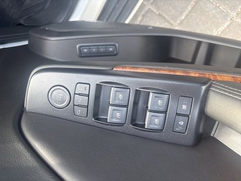 Used 2020 Chevrolet Suburban Premier w/ Premier 6.2L Value Package image 11