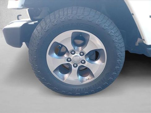Used 2016 Jeep Wrangler Unlimited Sahara w/ Max Tow Package image 10
