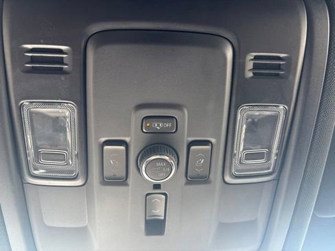 Used 2025 Chevrolet Suburban Premier AWD/4WD image 27