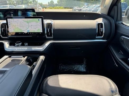 Used 2025 Ford Expedition Platinum AWD/4WD image 27