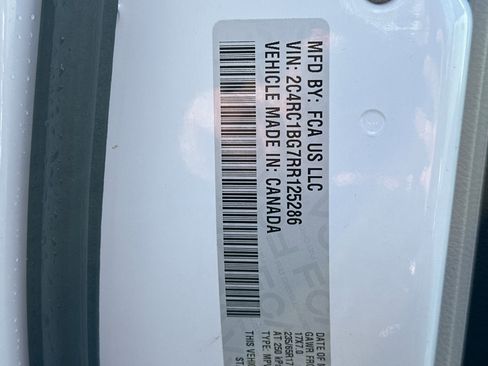 Used 2024 Chrysler Pacifica Touring-L image 30