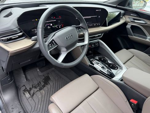 Used 2025 Audi Q5 Premium Plus w/ Premium Plus AWD/4WD image 17