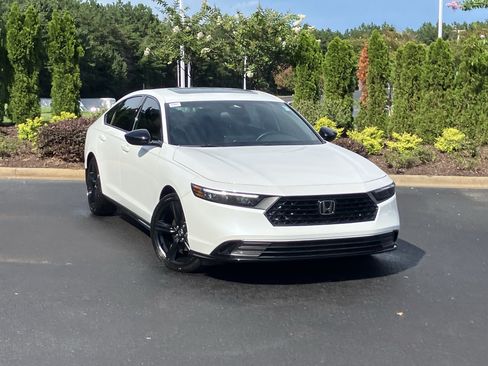 Used 2025 Honda Accord Sport image 2