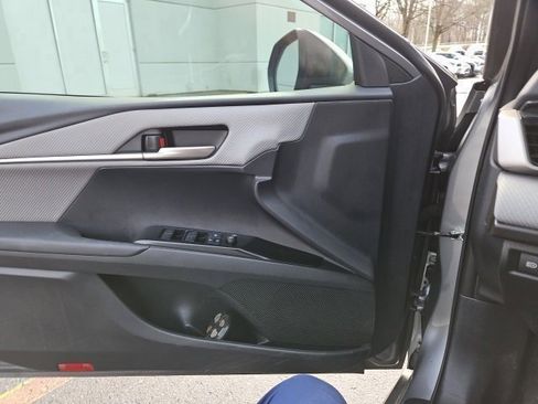 Used 2025 Toyota Camry SE w/ Convenience Package image 4