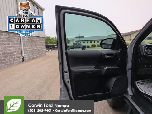 Used 2020 Toyota Tacoma TRD Off-Road AWD/4WD image 10