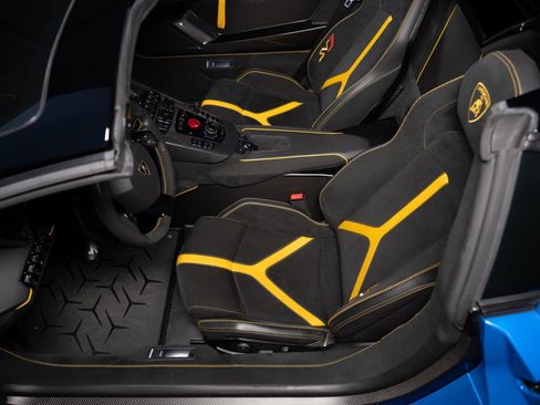 Used 2021 Lamborghini Aventador SVJ AWD/4WD image 33