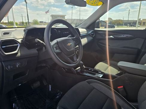 Used 2025 Chevrolet TrailBlazer LT FWD image 12
