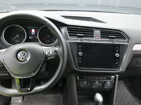 Used 2020 Volkswagen Tiguan SE AWD/4WD image 16