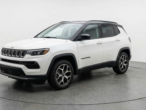 Used 2025 Jeep Compass Limited AWD/4WD image 3