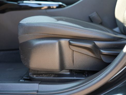 Used 2024 Chevrolet Trax LT w/ LT Convenience Package image 17