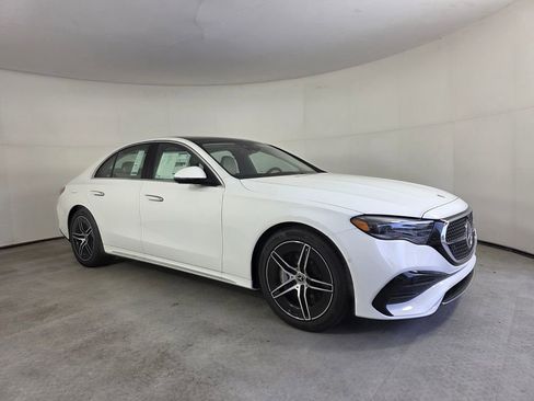 New 2026 Mercedes-Benz E 450 4MATIC Sedan image 1