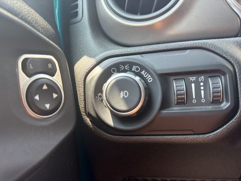 Used 2020 Jeep Wrangler Unlimited Sport S AWD/4WD image 35