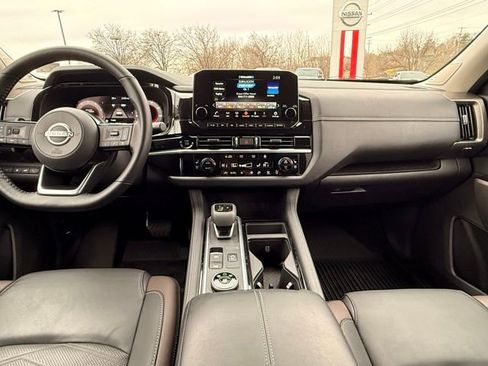 Certified 2025 Nissan Pathfinder Platinum image 29