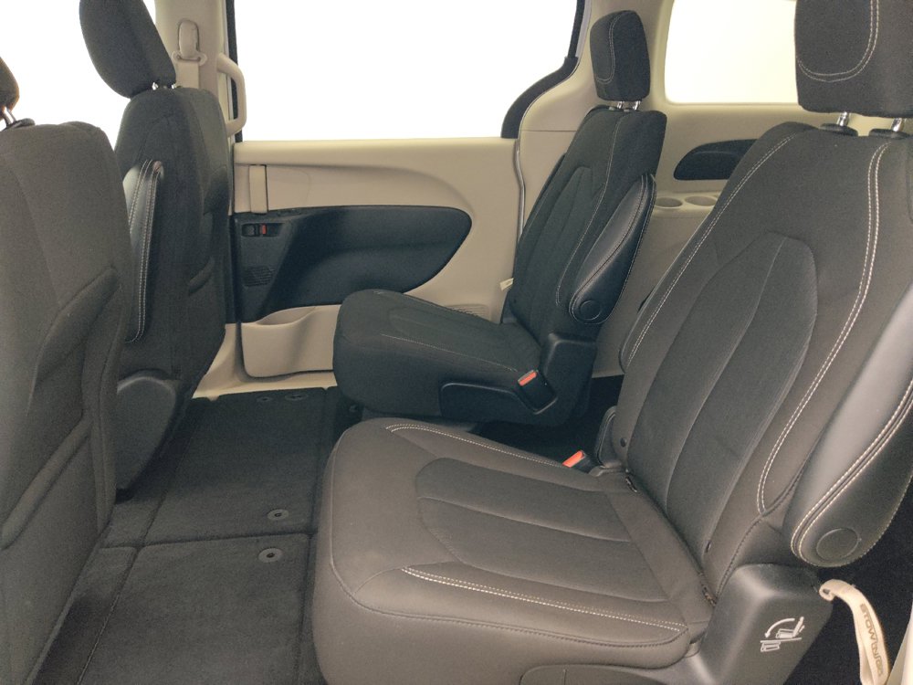 Used 2023 Chrysler Voyager LX FWD image 18