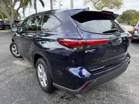 Used 2022 Toyota Highlander L image 2