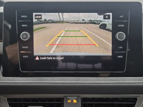 New 2026 Volkswagen Taos SE FWD image 17