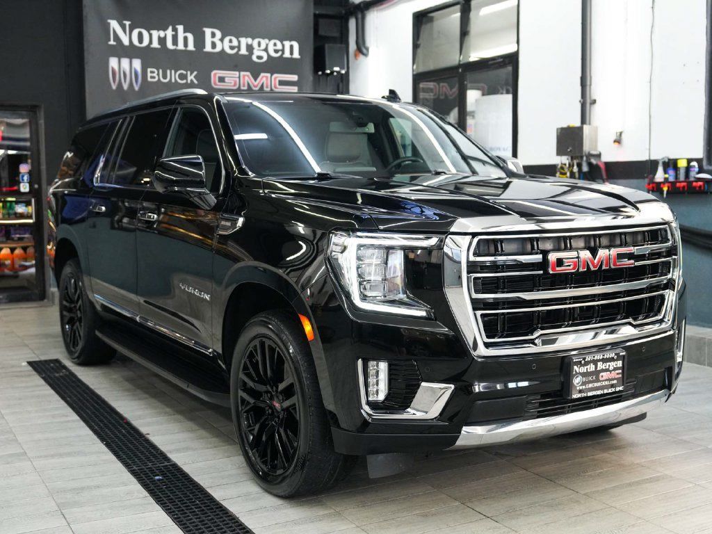 Used 2016 GMC Yukon Denali w/ Open Road Package AWD/4WD image 3