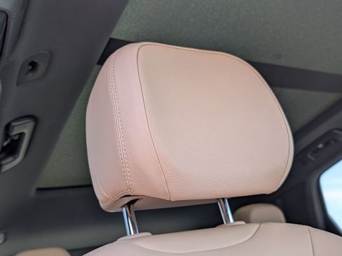 Certified 2023 Porsche Cayenne AWD/4WD image 18