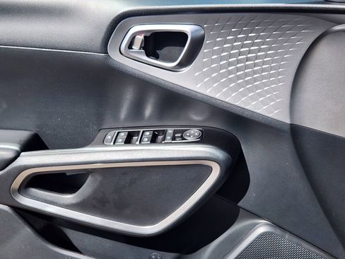 Certified 2025 Kia Soul LX image 23