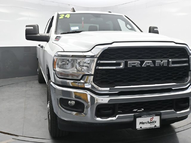 Used 2024 RAM 2500 Tradesman w/ Chrome Appearance Group AWD/4WD image 9