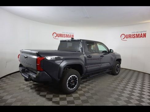 Used 2025 Toyota Tacoma TRD Off-Road AWD/4WD image 7
