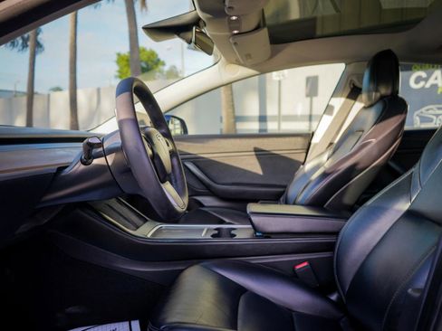 Used 2021 Tesla Model 3 Performance image 7