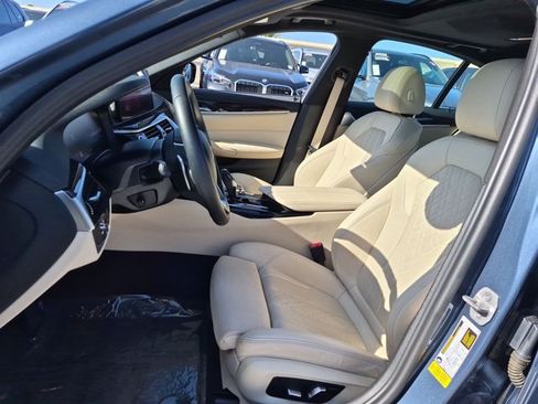 Used 2023 BMW 530i w/ Convenience Package RWD image 17