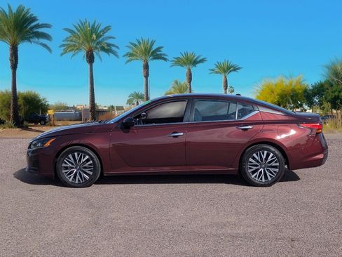 Used 2024 Nissan Altima 2.5 SV image 2