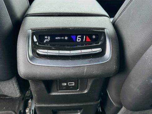 Used 2022 Cadillac XT6 Premium Luxury FWD image 17