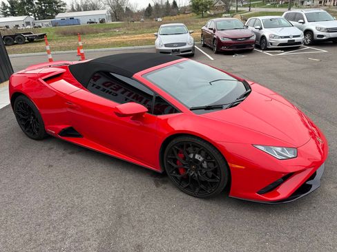 Used 2020 Lamborghini Huracan EVO RWD image 4