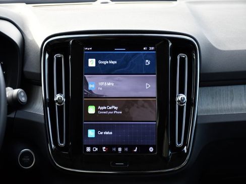 Certified 2025 Volvo XC40 B5 Plus image 24