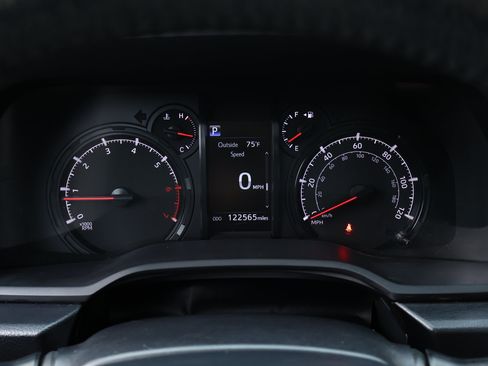 Used 2020 Toyota 4Runner SR5 Premium w/ Moonroof Package AWD/4WD image 15