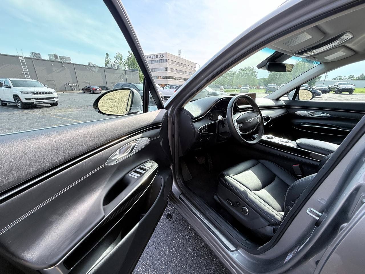 Used 2025 Genesis GV70 2.5T AWD/4WD image 9